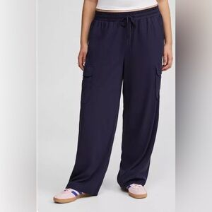 TORRID Wide Leg Cargo Pant size 2R